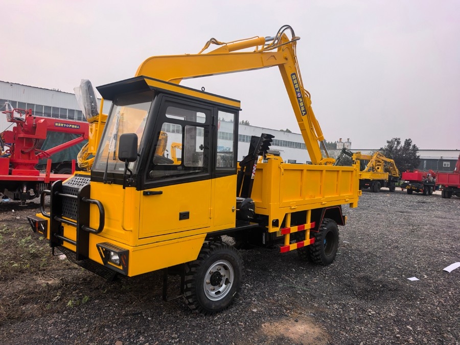 輪式隨車(chē)挖運(yùn)輸車(chē)